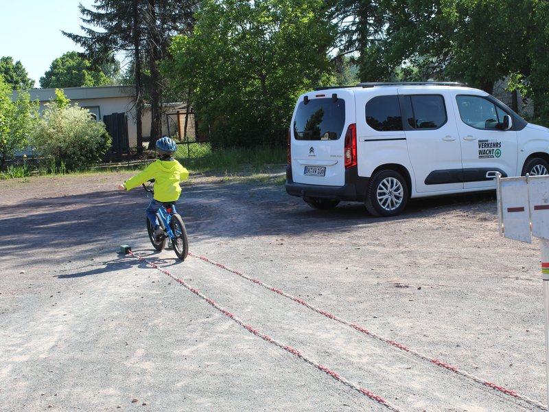 Titelbild für Beitrag: Fahrradturnier auf dem Parkplatz